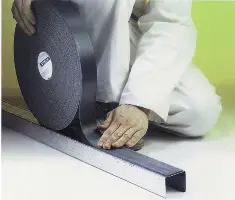 Ločilni stenski trak 3 x 50mm x 30m - samolepilni 18rol/kart 12kart/pal, Z3809030503