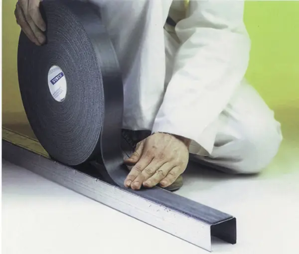 Ločilni stenski trak 3 x 50mm x 30m - samolepilni 18rol/kart 12kart/pal, Z3809030503