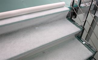 Zaščitna preproga LO-ANTISLIP 1m x 10m, 160g/m², oprijemljiva, 60rol/pal, ZLOANTISLIP